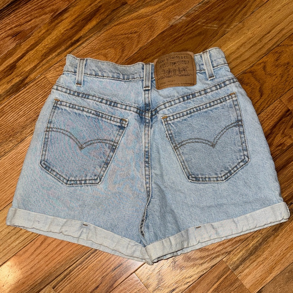 Vintage Levi’s 910 size 7 Regular Fit Jean Shorts Light Wash 37954